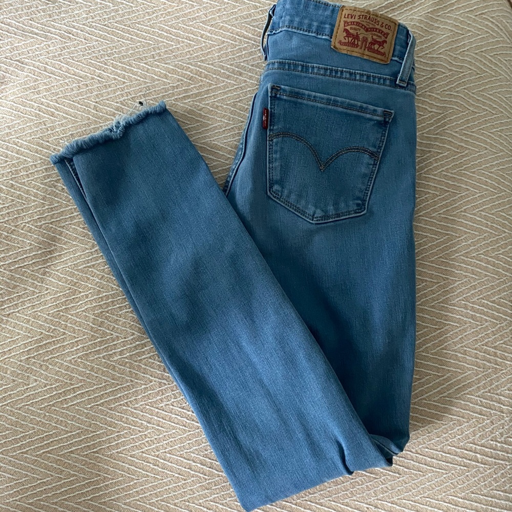 Levi’s ripped skinny jeans